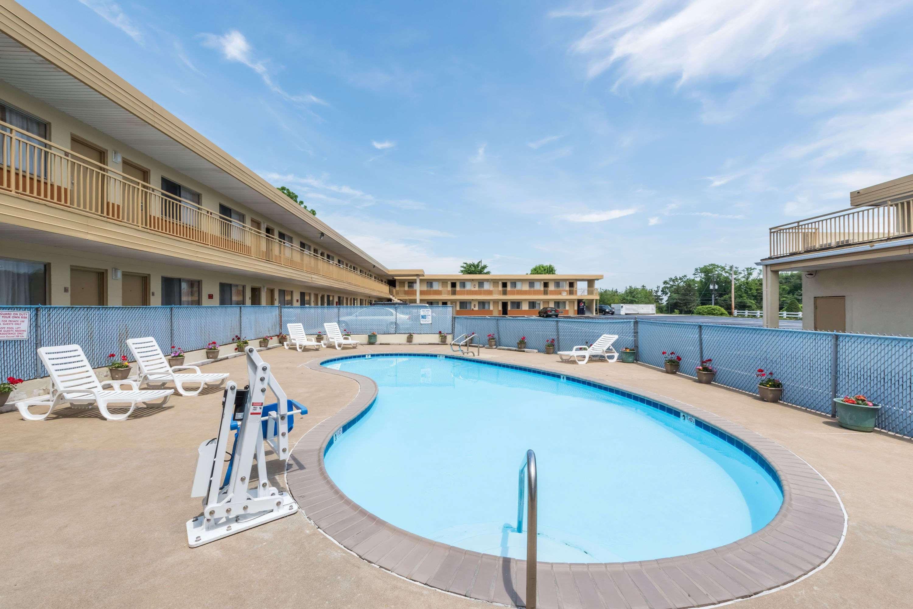 Red Carpet Inn Lancaster Millersville 外观 照片